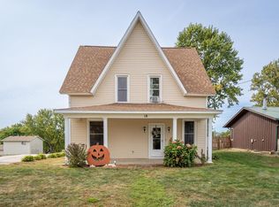 18 S Main St, Andrew, IA 52030