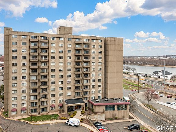 2nd image of 111 Dekoven Drive #202