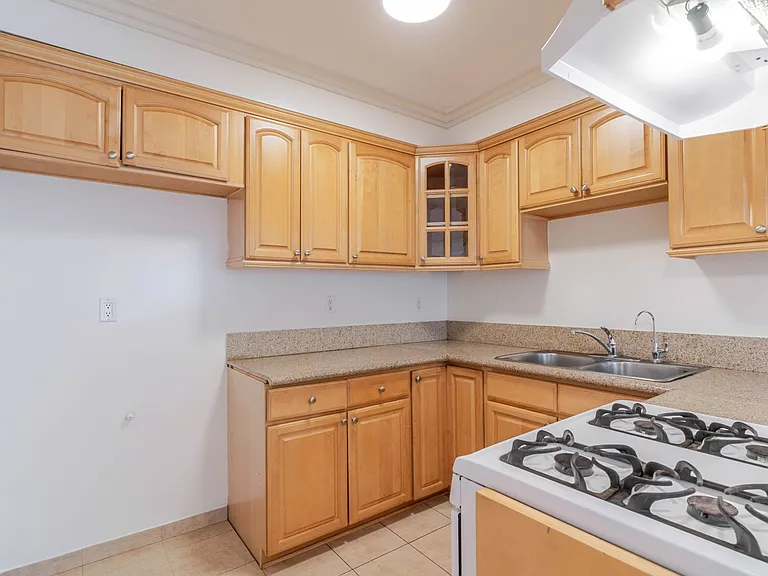 340 W Doran St #8 — Photo 8