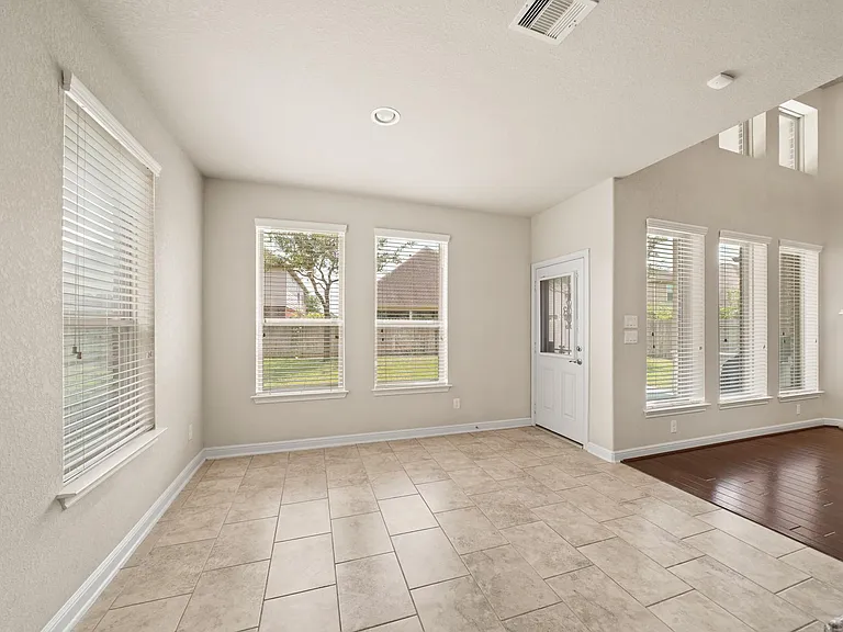 19119 Arcadia Cove Ct — Photo 9