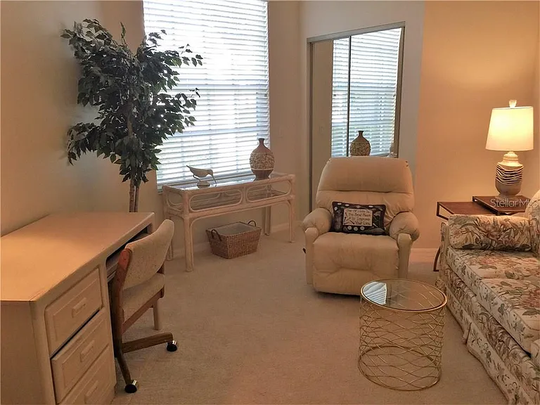 549 Fallbrook Dr — Photo 16