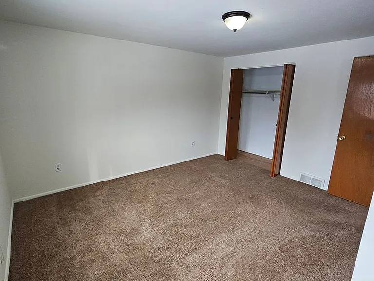 71-127 E Sprague Rd — Photo 39