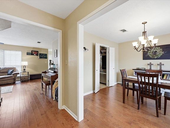 3rd image of 1149 Green Meadow St