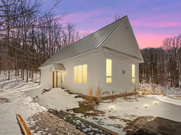 6848 E Lake Bluffs Dr, Traverse City, MI 49684