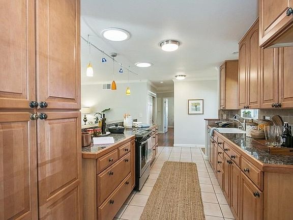 5th image of 949 Ponderosa Pl