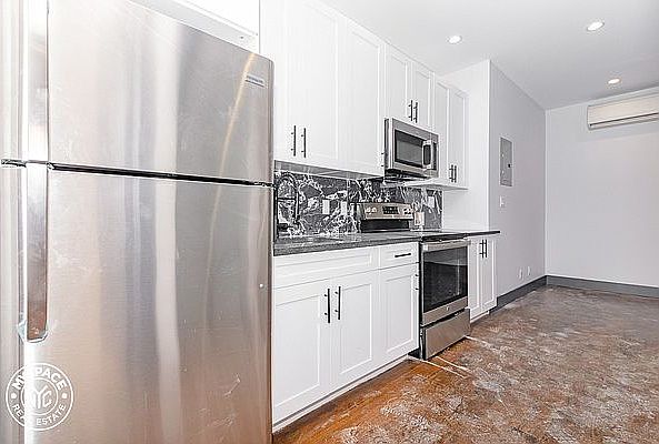 1st image of 2115 Regent Pl Floor 3