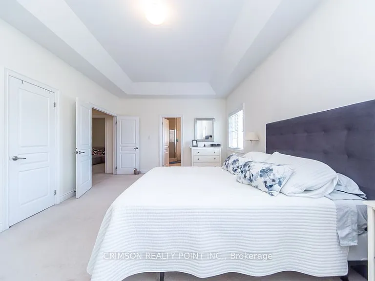 2304 Canterbury Cres — Photo 28