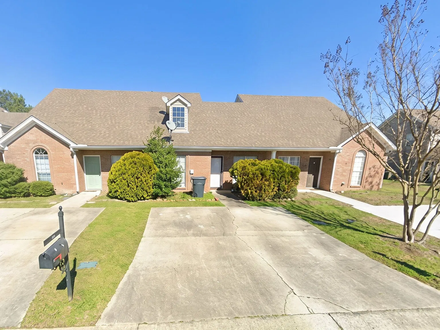 2 bed, 2.0 bath, 968 sqft, $1,235 — Photo 1