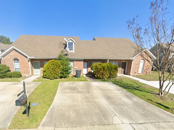 508 Waterford Lake Cir, Calera, AL 35040