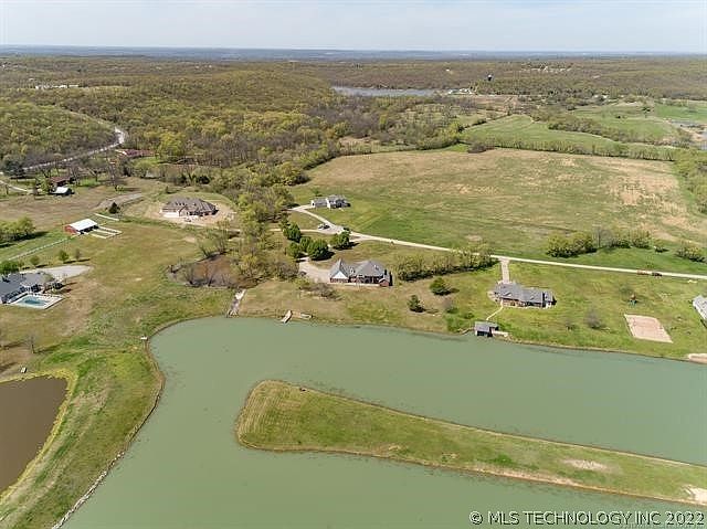 2nd image of Lakeview Dr