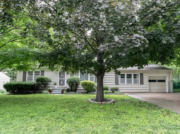 8930 Hardy St, Overland Park, KS 66212
