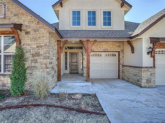 2nd image of 2200 Earl Dr