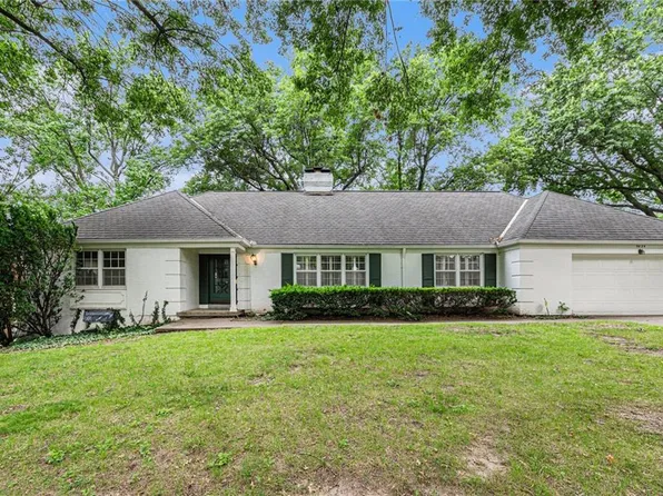 9824 Overbrook Rd, Leawood, KS 66206