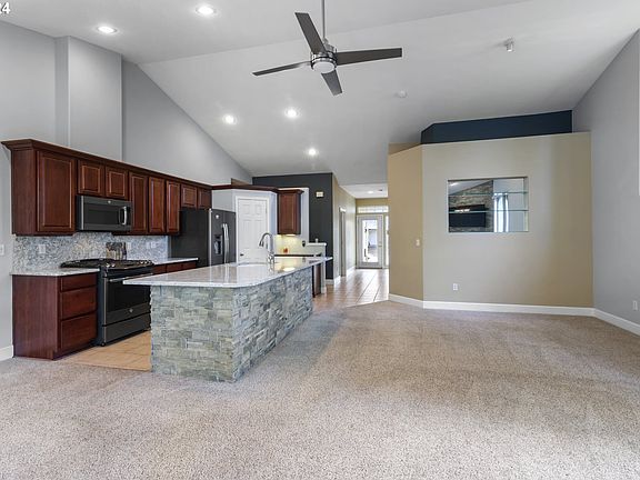 5th image of 10908 SE 18th St