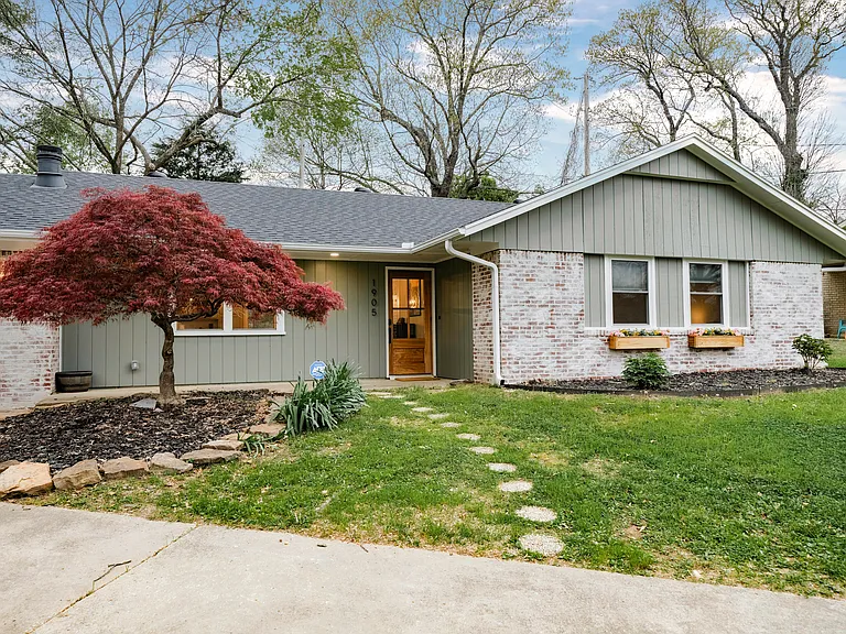 1905 Almand Dr — Photo 15
