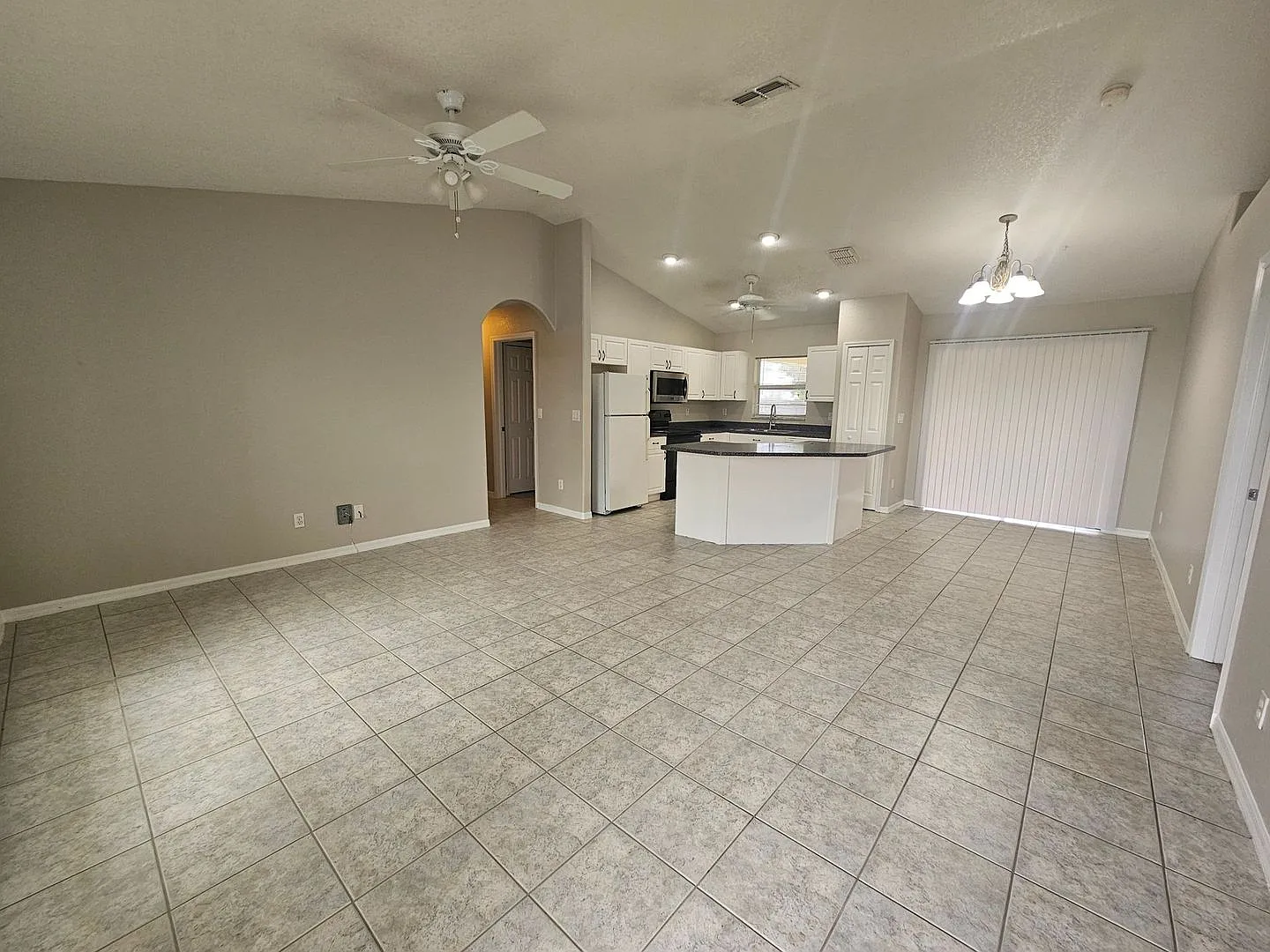3/2/2 Single Family Home - Annual Rental — Photo 4