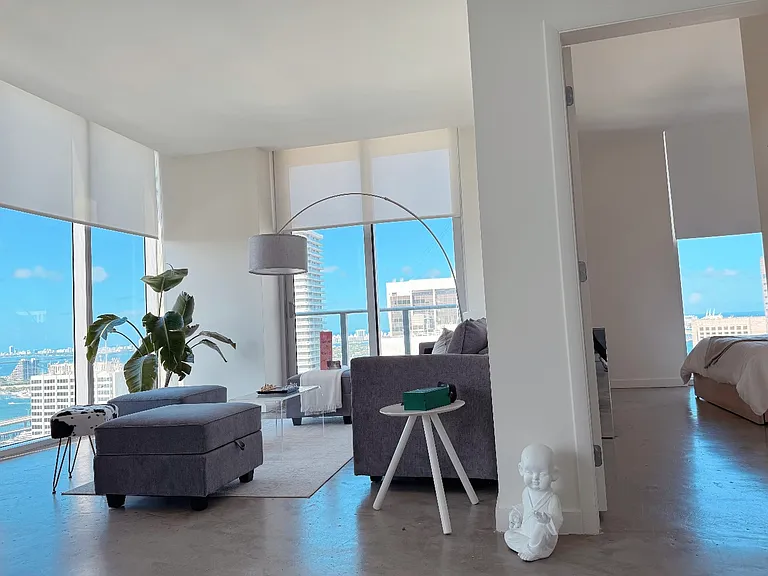 151 SE 1st St #Penthouse 02 — Photo 14