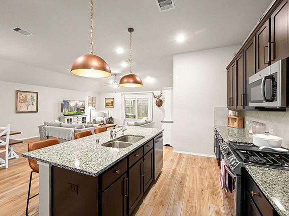 5th image of 326 Jewett Meadow Dr