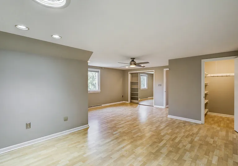 1827 Larchmont Ln — Photo 62