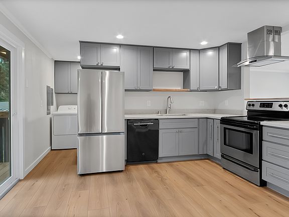 5th image of 4411 62nd St NW