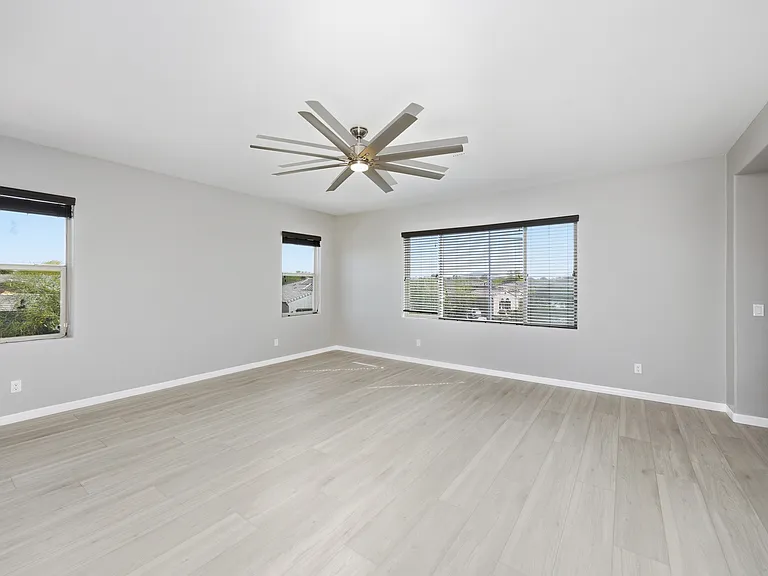 1039 E Boston St — Photo 26