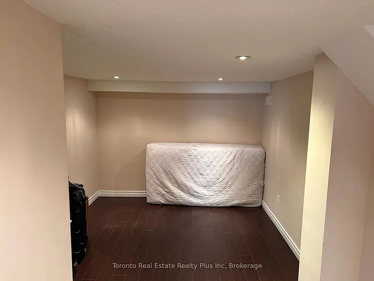 4 Paddington Rd #BASEMENT — Photo 7