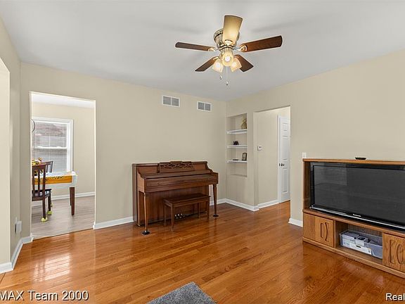 2nd image of 2013 N Denwood St