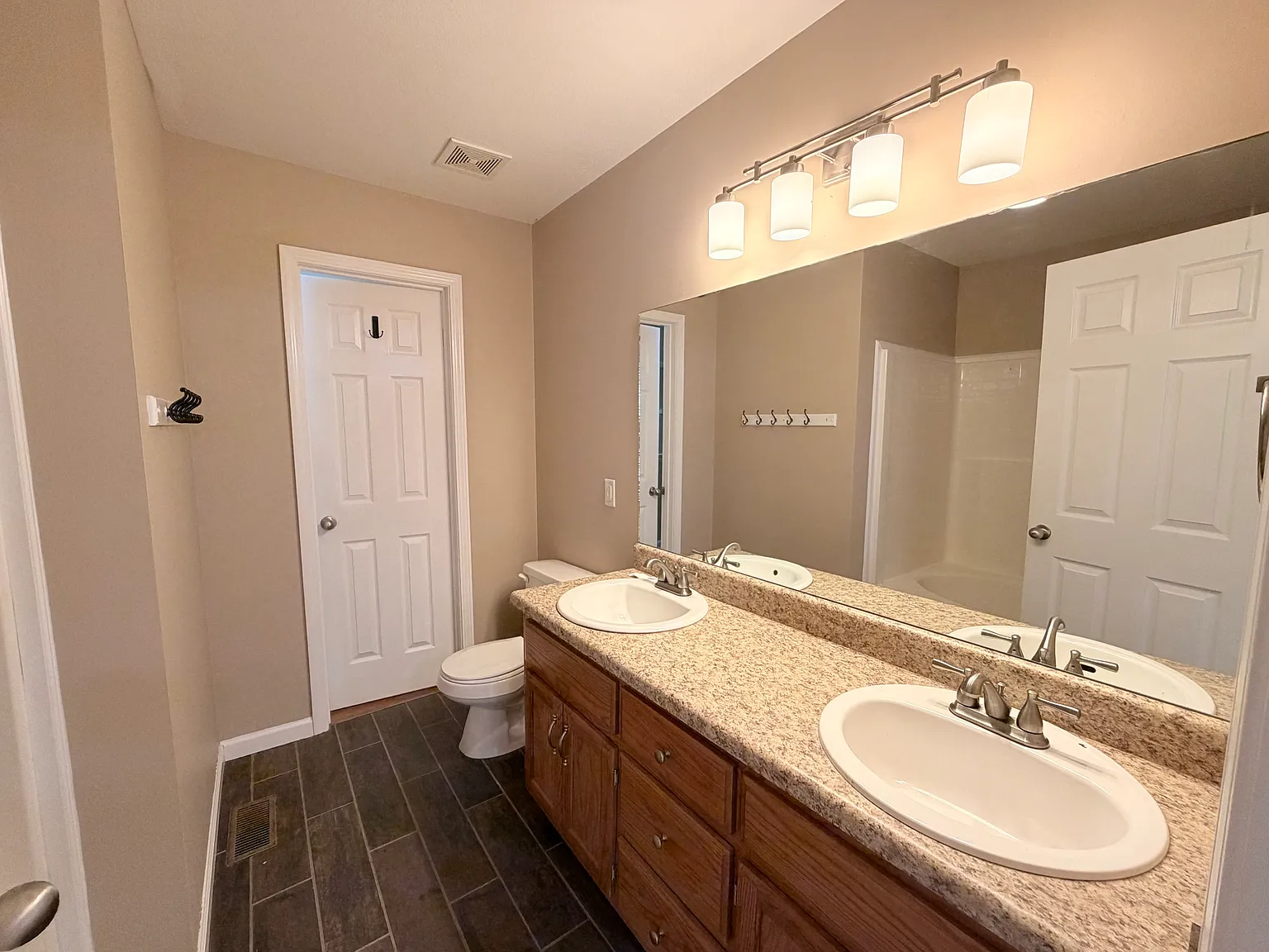 203 Alysheba Ct — Photo 2