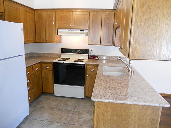 5th image of W255N5659 Wrendale Ct