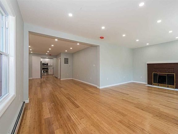 4th image of 138-28 229th St