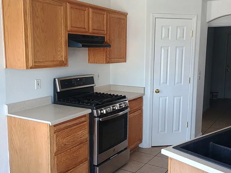 665 Jennys Ln — Photo 3