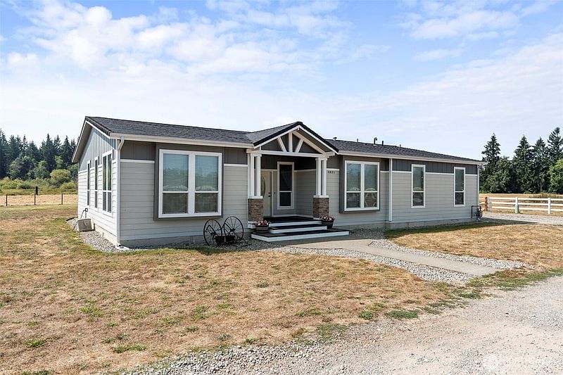 3rd image of 4831 113th Avenue SW