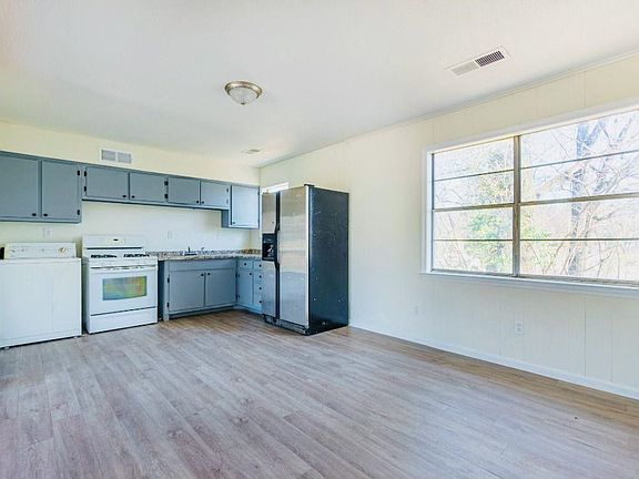 5th image of 4076 Mossville St