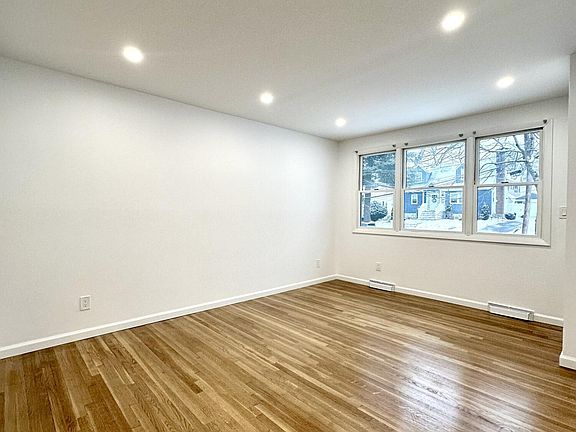 4th image of 94 Woodward Ave