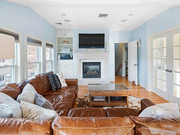 4th image of 85-87 Turner St #3