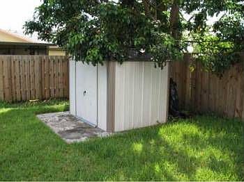 5th image of 7704 SW 7th Ct
