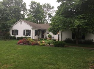 120 Travois Rd, Indian Hills, KY 40207