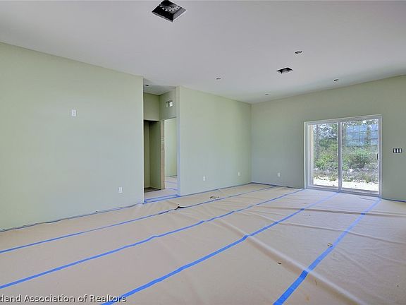 4th image of 798 Seneca Dr NW