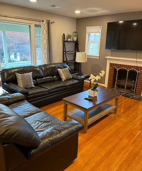 410 Moseley Dr — Photo 3