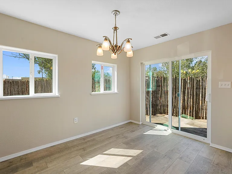 915 Kinley Ave NW — Photo 19