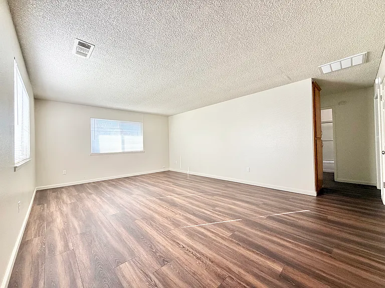 467 Lynette Pl — Photo 3