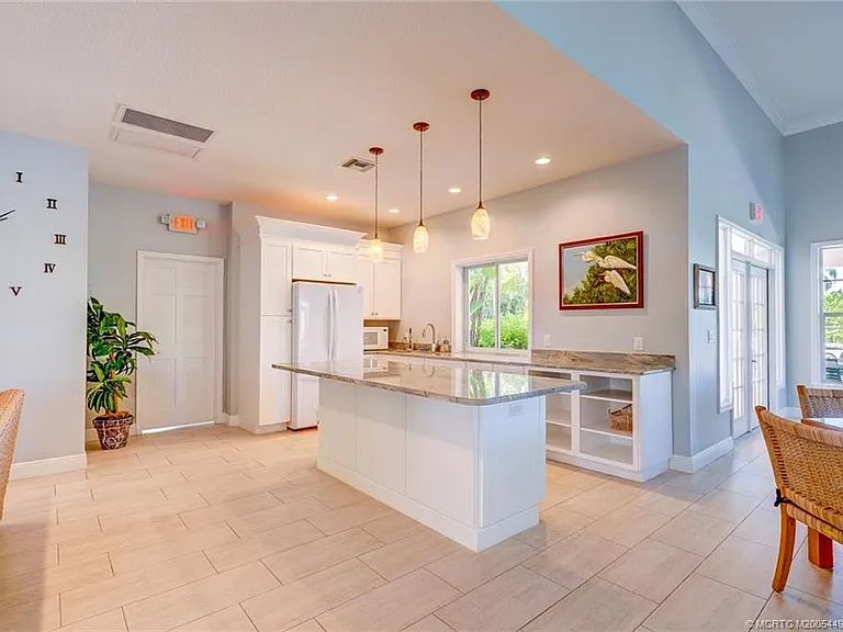5750 NE Island Cove Way #3302 — Photo 39