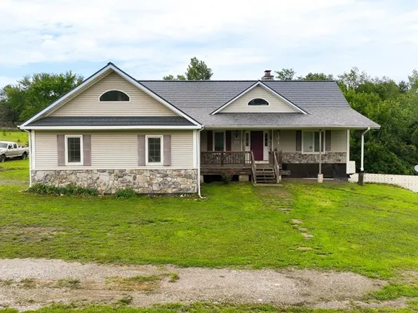 3520 SE Freeway Farms Dr, Holt, MO 64048