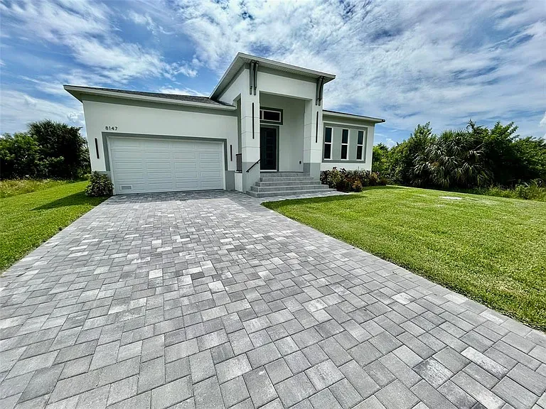 8147 Tracy Cir — Photo 2