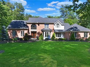 8611 Hemlock Ridge Dr, Kirtland, OH 44094