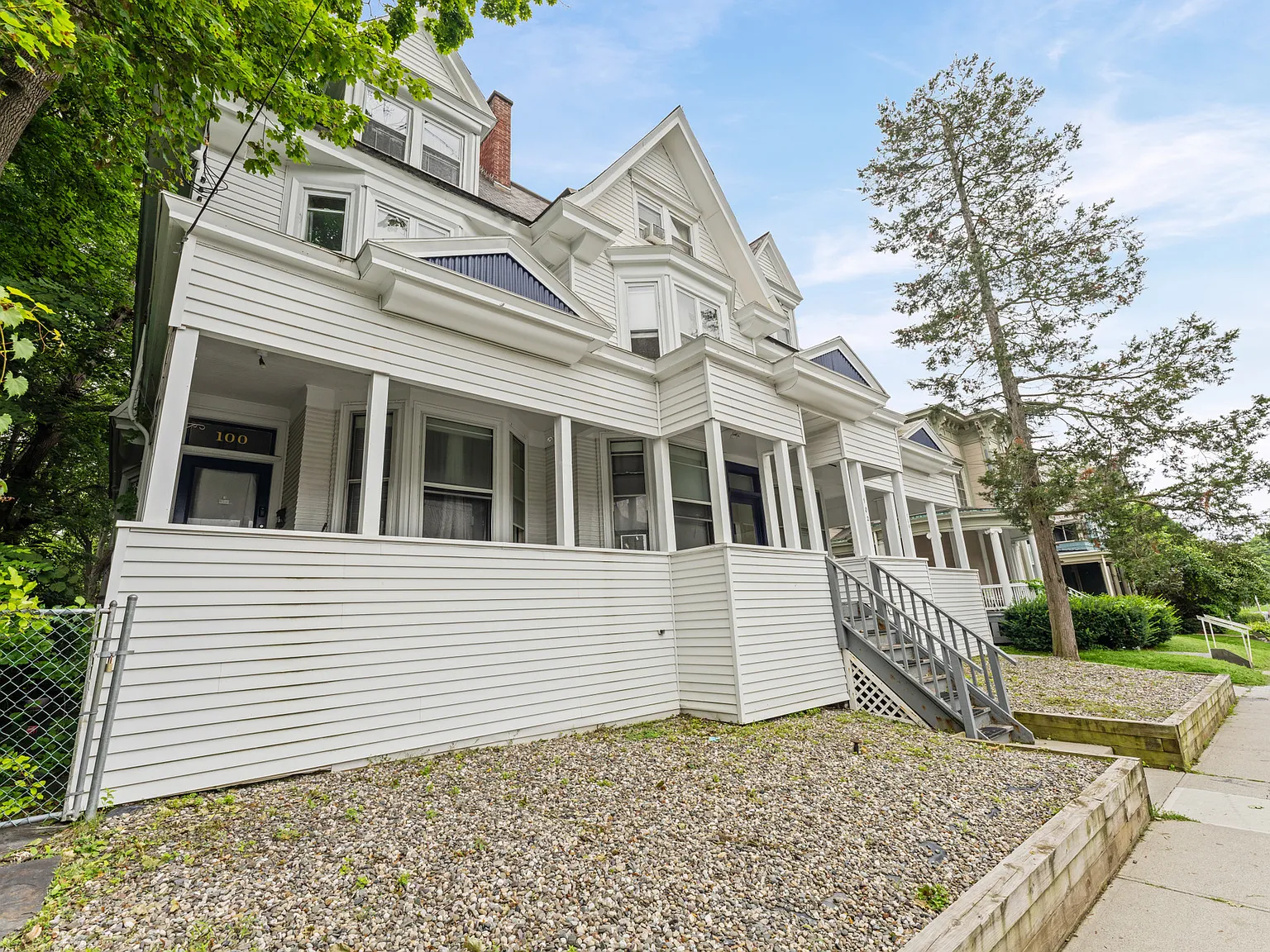 102 S Lake Ave — Photo 2