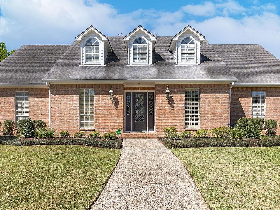 1st image of 6115 Sheridan Oaks Dr