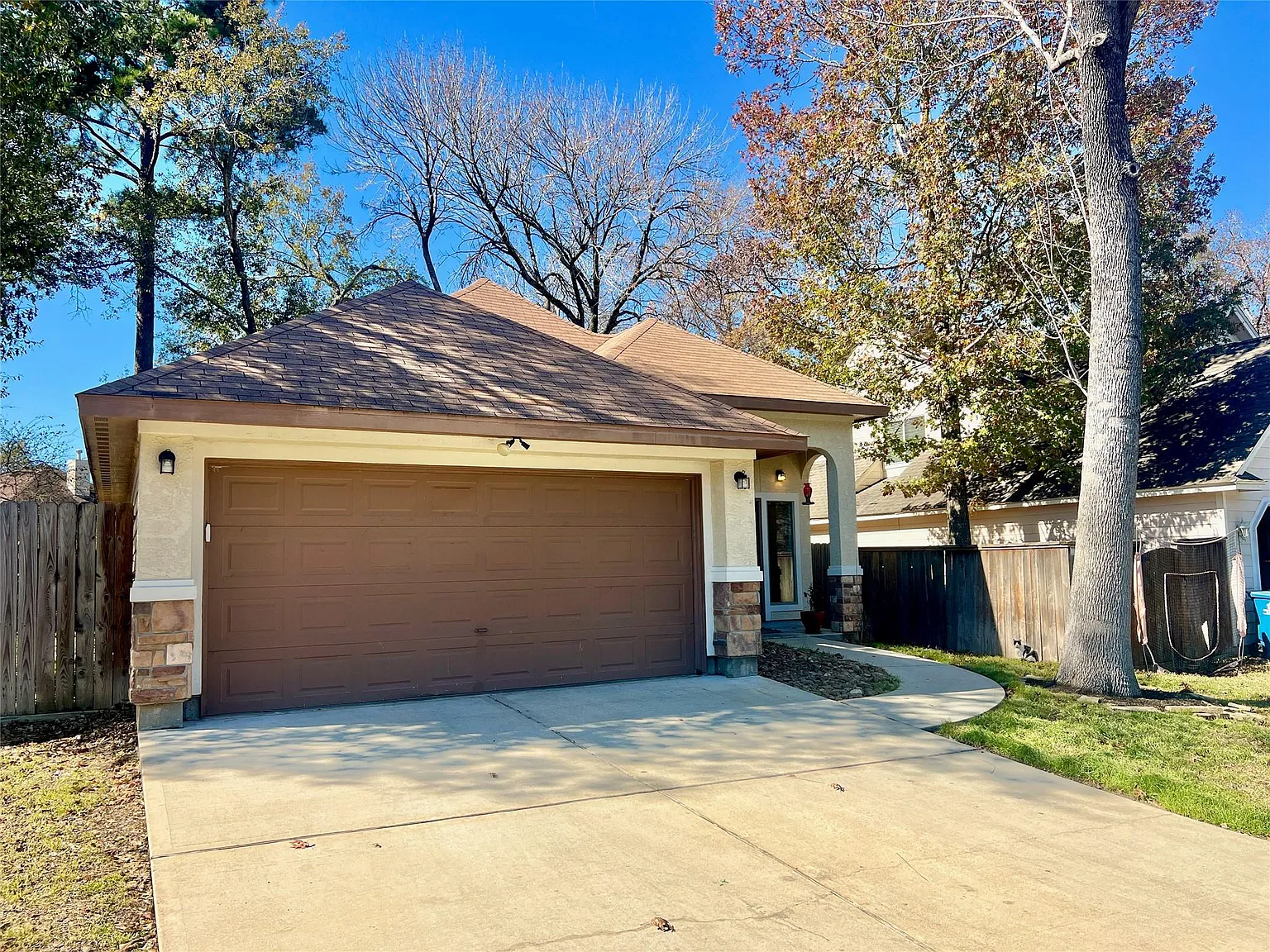 3 bed, 3.0 bath, 2312 sqft, $2,100 — Photo 3
