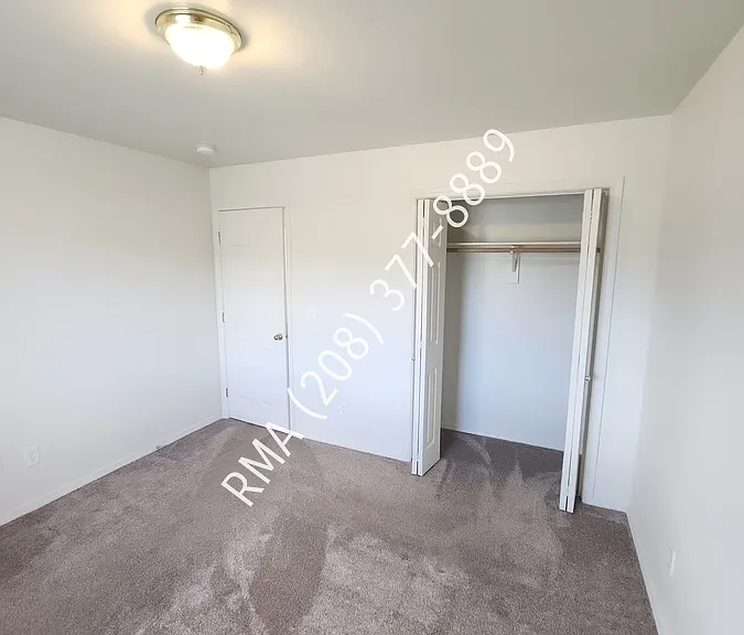 825 N White Barn Rd — Photo 7