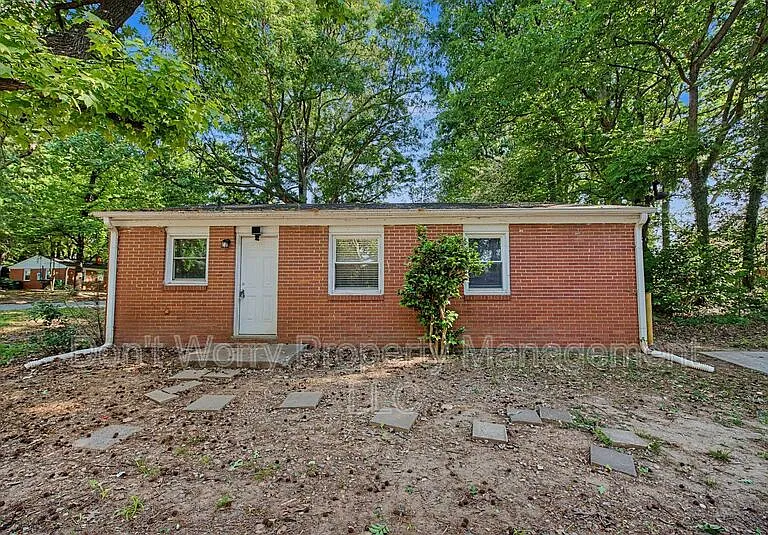 419 Hobson St — Photo 2